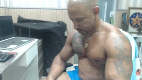 Snapshot of hebertgomes chatting on 02.15.25 hebertgomes online show from 02.15.25