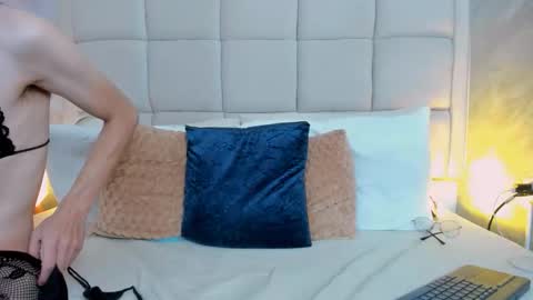 Keira Hecate online show from 09.10.25