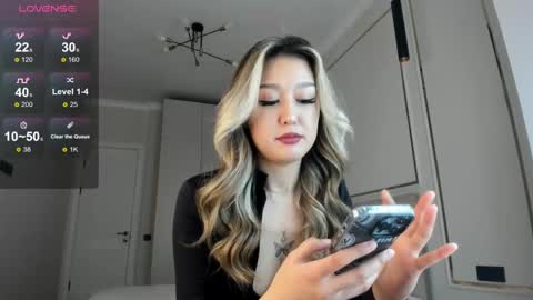 Snapshot of hee_nomy chatting on 02.21.25 Nomy3 online show from 02.21.25