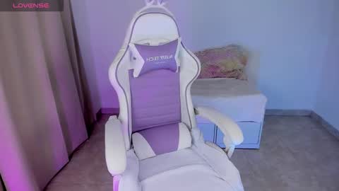 Snapshot of heey_kitty chatting on 03.20.26 IM EMY online show from 03.20.26