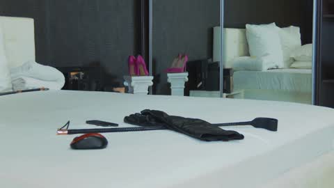 Helen online show from 01.11.25