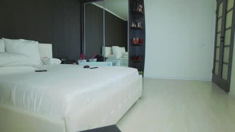 Helen online show from 01.24.25