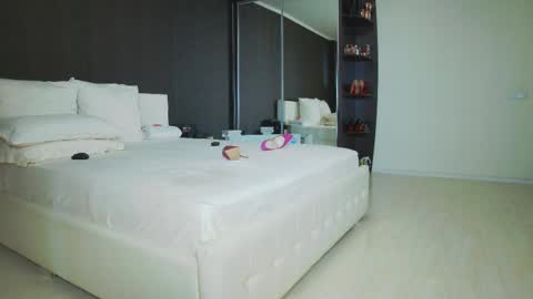 Helen online show from 02.24.25