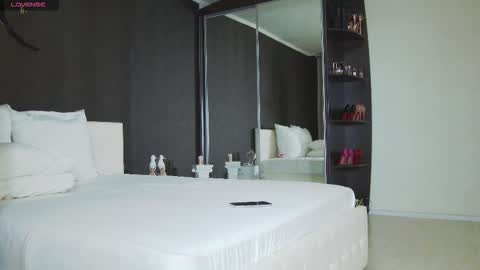 Helen online show from 10.13.25