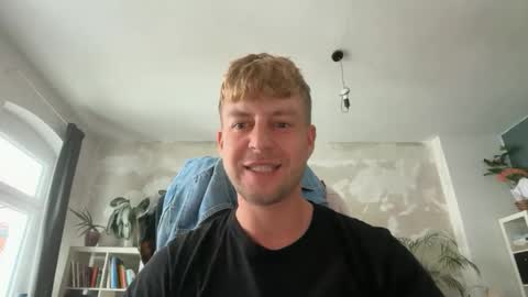 Snapshot of heikhoe chatting on 09.16.25 Heikhoe online show from 09.16.25