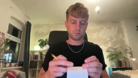 Snapshot of heikhoe chatting on 09.24.25 Heikhoe online show from 09.24.25