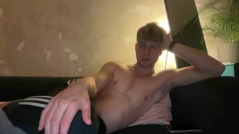 Snapshot of heikhoe chatting on 10.22.25 Heikhoe online show from 10.22.25