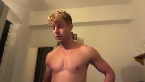 Snapshot of heikhoe chatting on 10.29.25 Heikhoe online show from 10.29.25