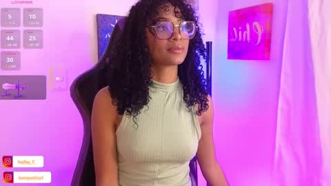 Snapshot of heily_fox chatting on 02.05.25 HEILY online show from 02.05.25