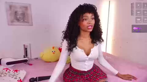 Snapshot of heily_fox chatting on 09.23.25 HEILY online show from 09.23.25
