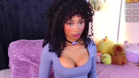Snapshot of heily_fox chatting on 10.17.25 HEILY online show from 10.17.25
