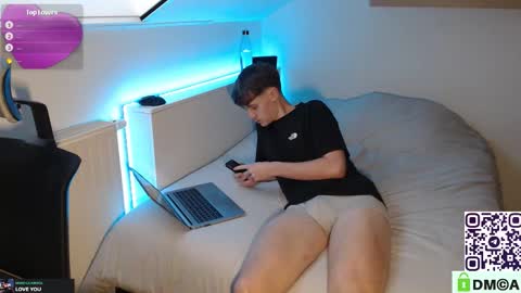 Snapshot of hel0n chatting on 01.14.26 Check link in my bio online show from 01.14.26