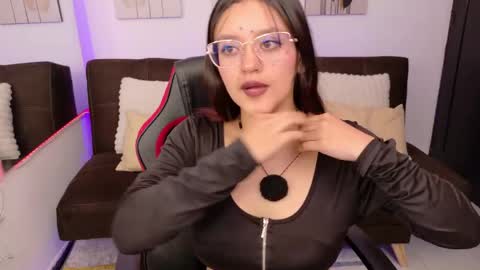 Snapshot of helen_diaz1 chatting on 04.19.26 helen online show from 04.19.26