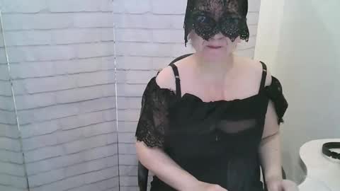 Snapshot of helen_xi chatting on 11.30.25 Helen online show from 11.30.25