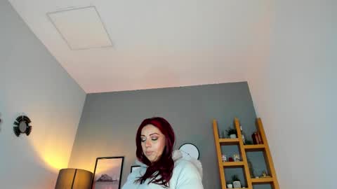 Snapshot of helenaduque_ chatting on 09.26.25 Helena online show from 09.26.25