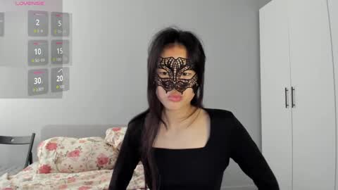 Snapshot of helenblazetrt chatting on 05.25.26 Hi I am Helen online show from 05.25.26