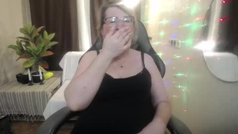 helenenigma online show from 02.01.25