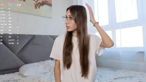 Chloe online show from 11.08.25