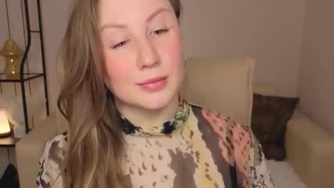 Snapshot of helens_lov chatting on 04.17.26 Helen online show from 04.17.26