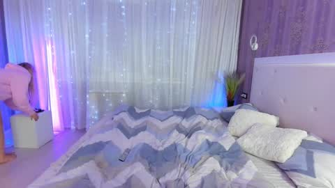 Snapshot of helensunshine chatting on 02.04.25 Helen online show from 02.04.25