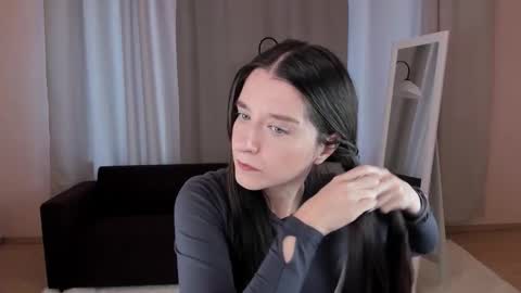 Helen online show from 10.05.25