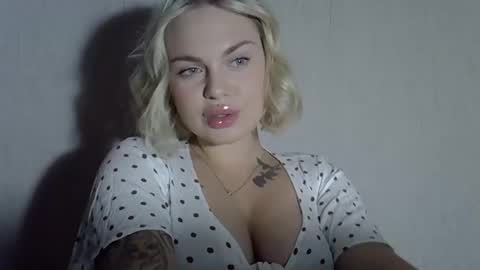 Snapshot of helga_now chatting on 09.10.25 helga_now online show from 09.10.25