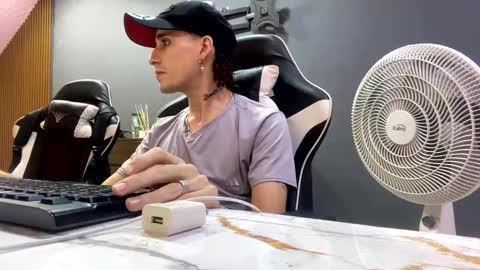 Snapshot of hell_boy66 chatting on 01.14.25 Eros online show from 01.14.25