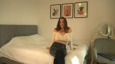 Lorette Lory online show from 02.26.26