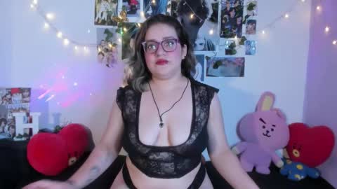 Snapshot of hellen21rose chatting on 11.27.25 hellen online show from 11.27.25