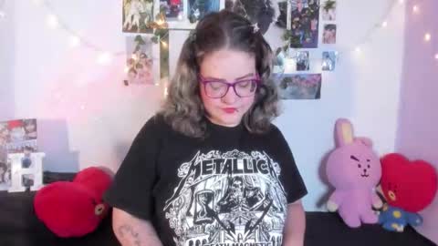 Snapshot of hellen21rose chatting on 12.14.25 hellen online show from 12.14.25