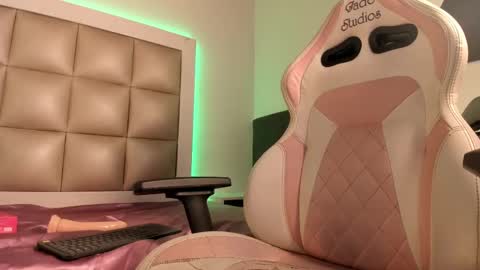 hellen__smith_ online show from 09.10.25