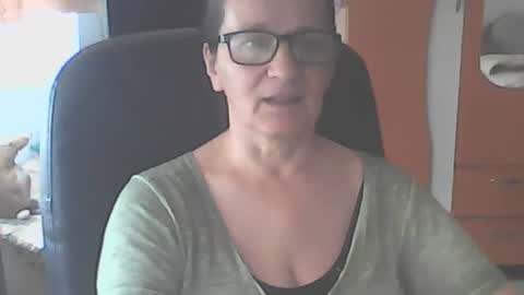 Snapshot of hellenmarie chatting on 05.11.26 hellenmarie online show from 05.11.26