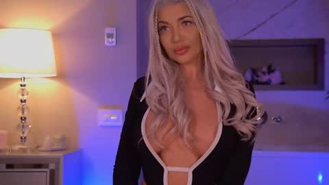 hellenroyy online show from 10.26.25