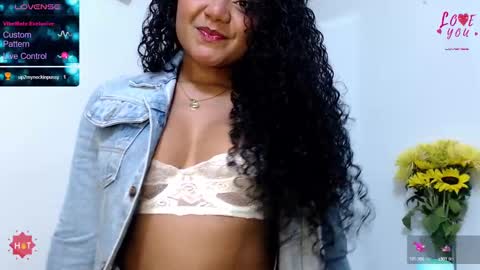 Snapshot of hello_candy chatting on 02.14.25 Candy online show from 02.14.25