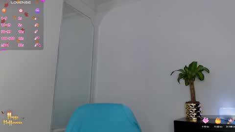 Snapshot of hello_candy chatting on 10.04.25 Candy online show from 10.04.25