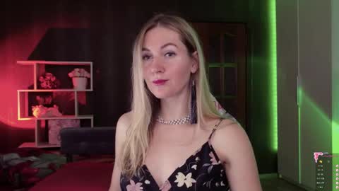 Alisia  Monday to Friday from 10 am to 4 pm GMT 2 online show from 10.13.25