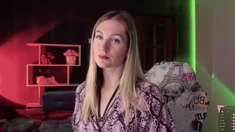 Alisia  Monday to Friday from 10 am to 4 pm GMT 2 online show from 10.20.25