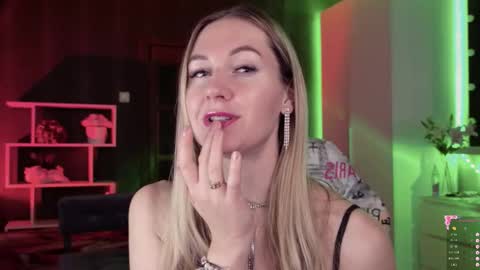 Alisia  Monday to Friday from 10 am to 4 pm GMT 2 online show from 10.27.25