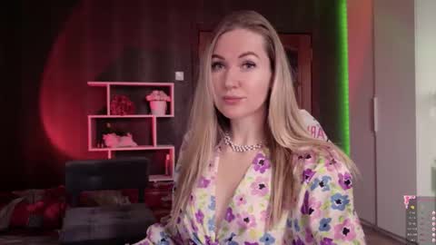 Alisia  Monday to Friday from 10 am to 4 pm GMT 2 online show from 11.01.25