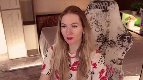 Snapshot of hello_lisha chatting on 07.09.26 Alisia Monday to Friday from 10 am to 4 pm GMT 2 online show from 07.09.26