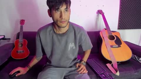 henrik_senn online show from 12.04.24