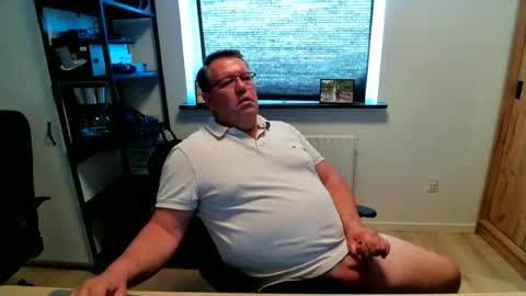 Snapshot of henrikrp1971 chatting on 06.19.26 henrikrp1971 online show from 06.19.26