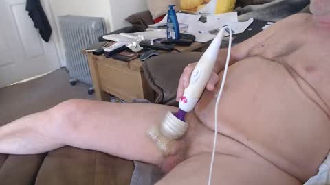 Snapshot of henryjxxx chatting on 04.25.26 henryjxxx online show from 04.25.26