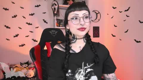 Snapshot of herinfernalmajesty chatting on 10.08.25  Marie  online show from 10.08.25