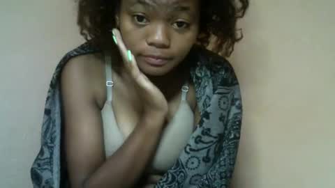 Snapshot of herisse01 chatting on 05.18.26 herisse01 online show from 05.18.26