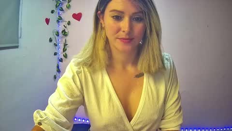 Hestesiaxx online show from 12.23.24