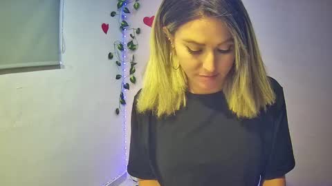 Hestesiaxx online show from 12.28.24