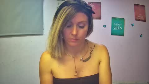 Hestesiaxx online show from 09.17.25