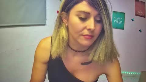 Hestesiaxx online show from 11.18.25