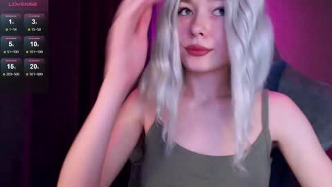 Snapshot of hey_nora_ chatting on 12.09.24  Nora  online show from 12.09.24